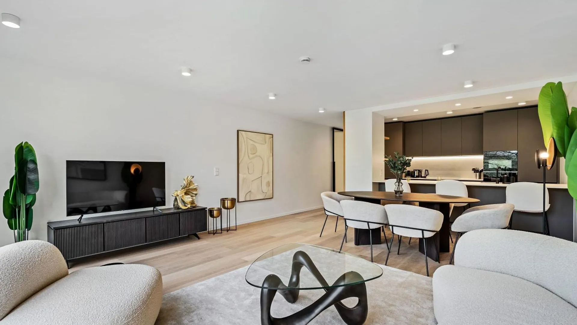 Upscale Urban Apartment Style & Comfort For Six Luxemburg