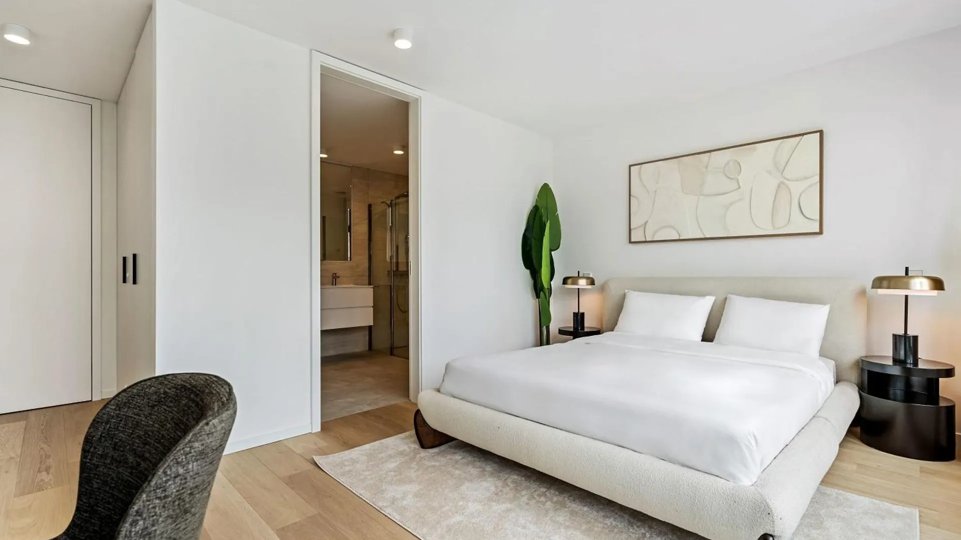 Upscale Urban Apartment Style & Comfort For Six Luxemburg