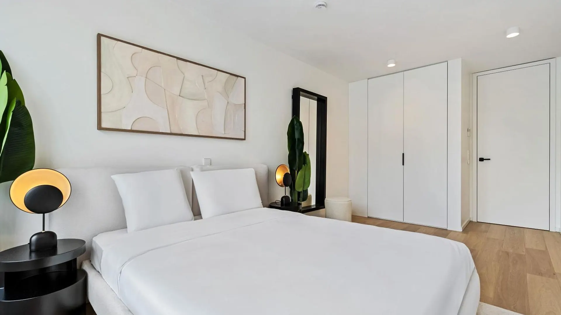 Upscale Urban Apartment Style & Comfort For Six Luxemburg Luxemburg