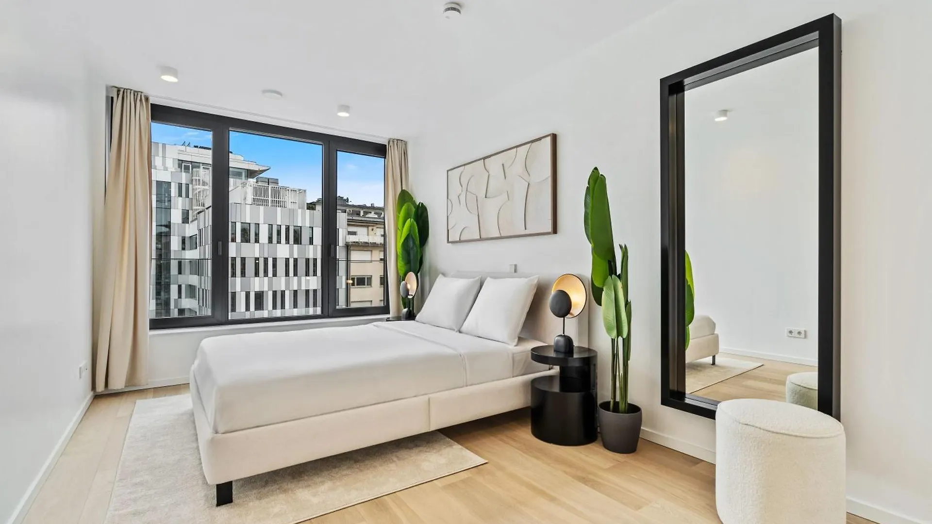Upscale Urban Apartment Style & Comfort For Six Luxemburg Luxemburg