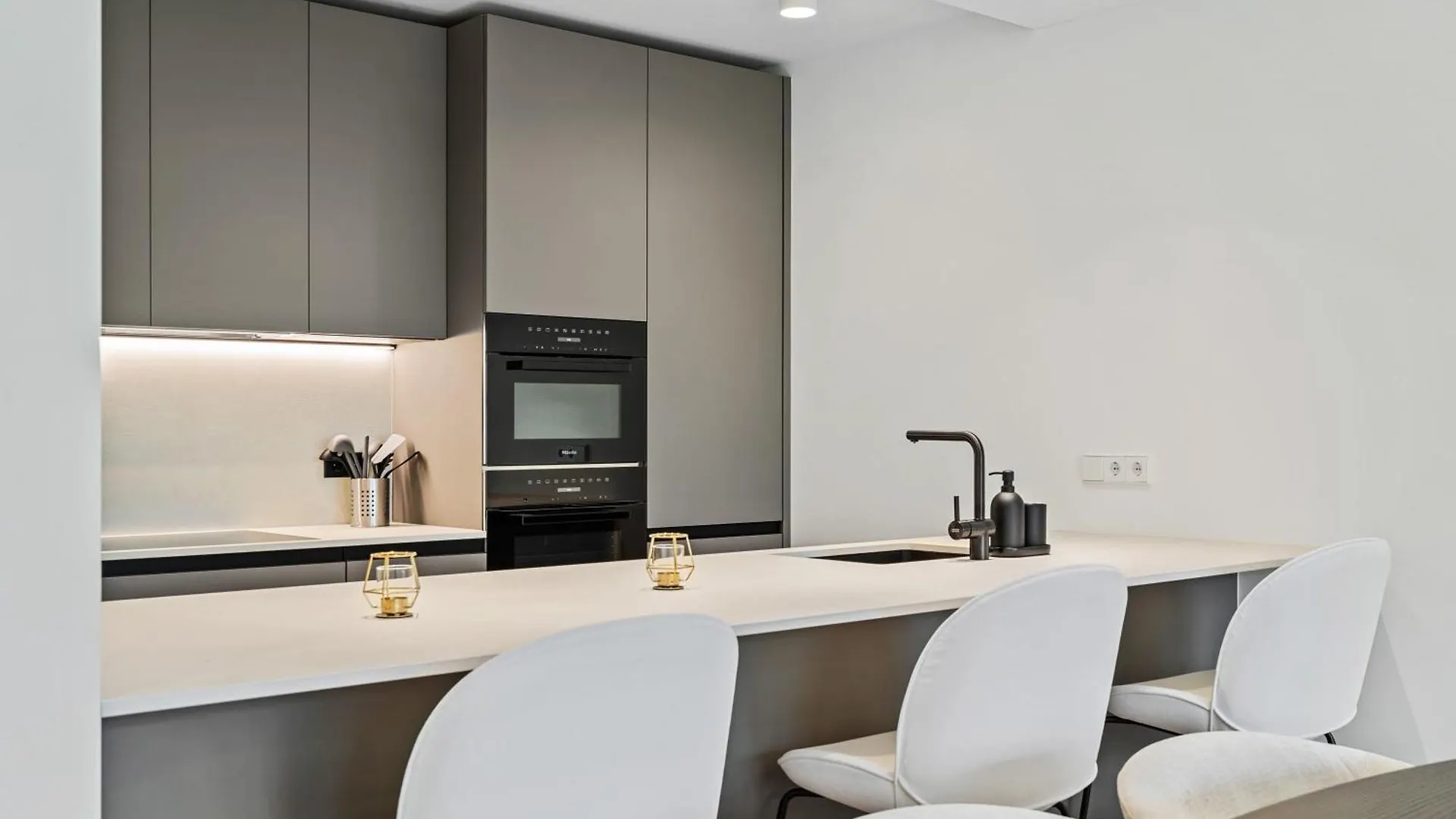 Upscale Urban Apartment Style & Comfort For Six Luxemburg