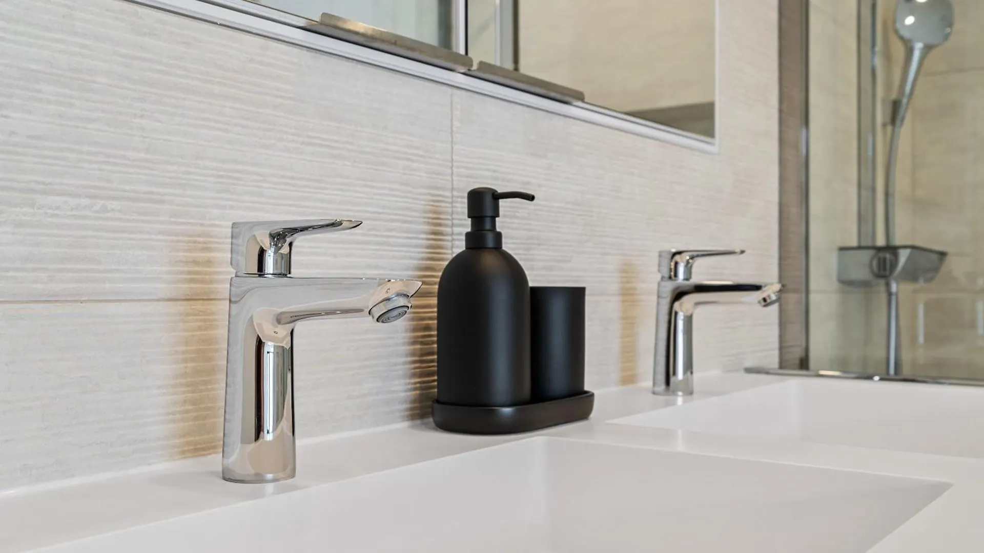Upscale Urban Apartment Style & Comfort For Six Luxemburg