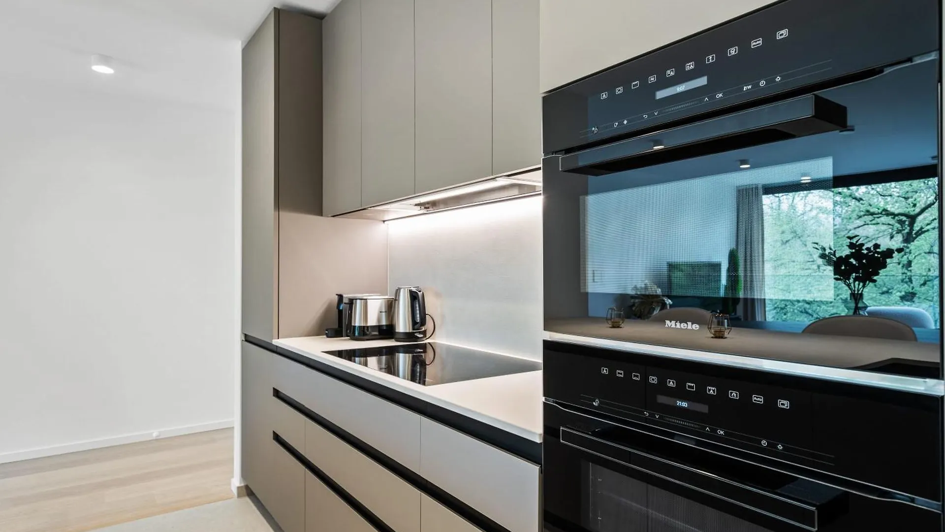 Upscale Urban Apartment Style & Comfort For Six Luxemburg