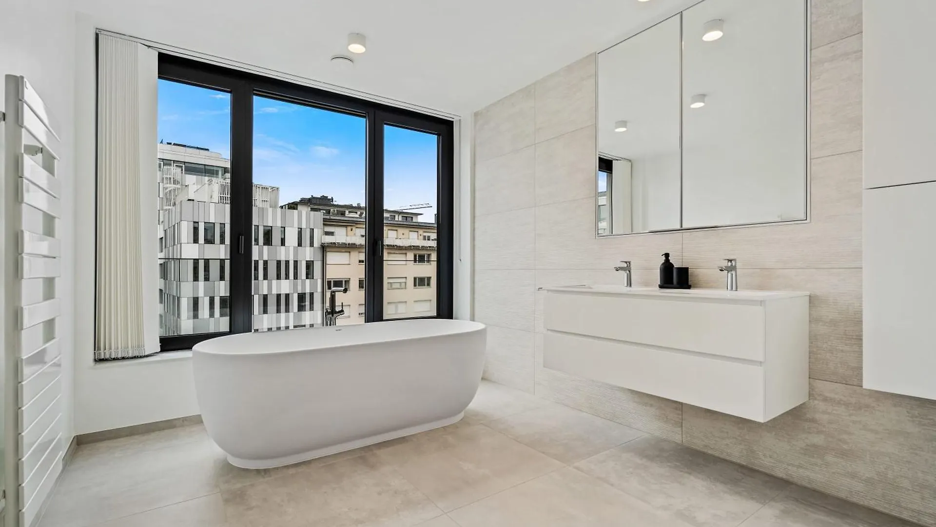 Upscale Urban Apartment Style & Comfort For Six Luxemburg Luxemburg