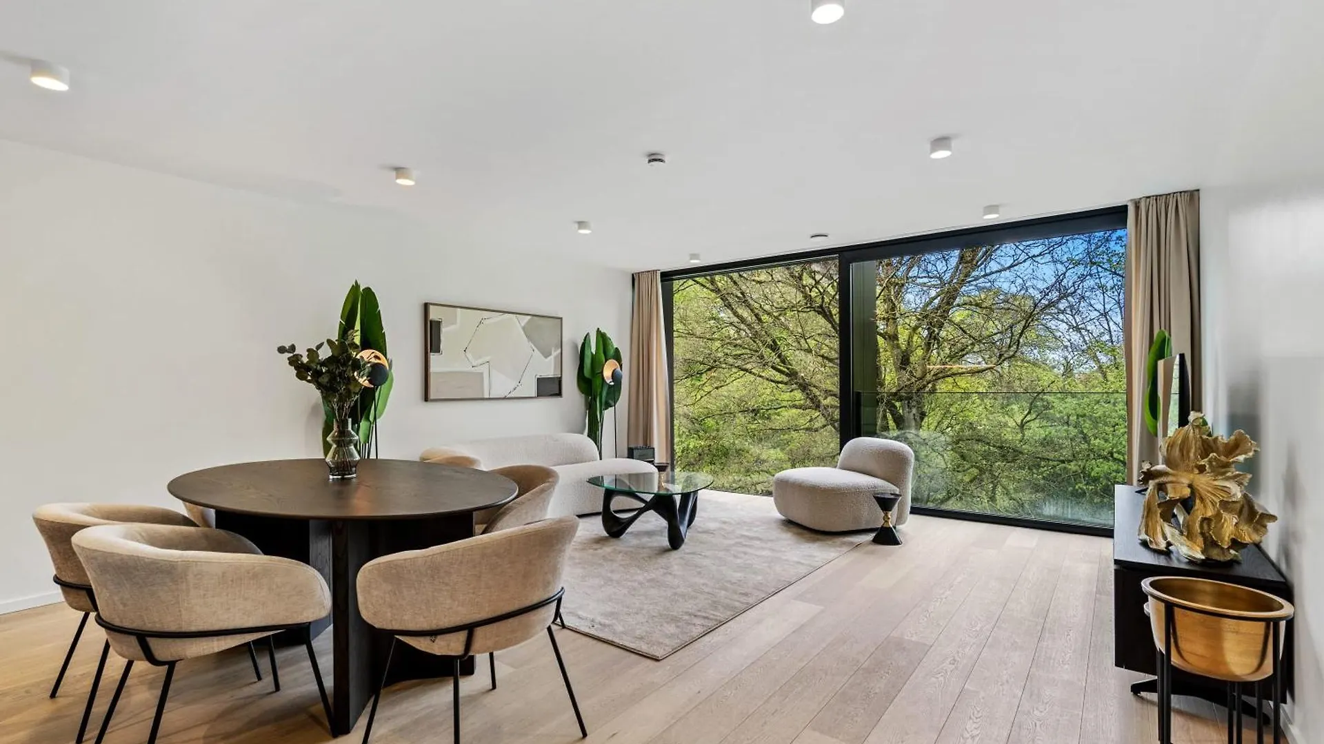 Upscale Urban Apartment Style & Comfort For Six Luxemburg
