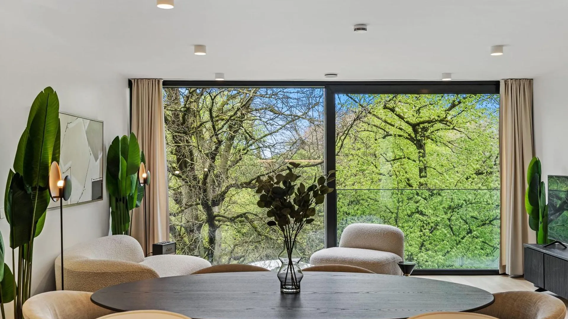 Upscale Urban Apartment Style & Comfort For Six Luxemburg Luxemburg