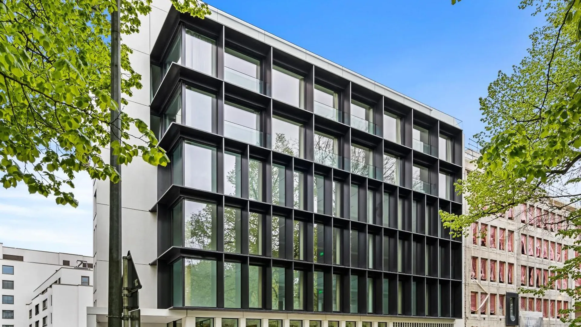 Upscale Urban Apartment Style & Comfort For Six Luxemburg